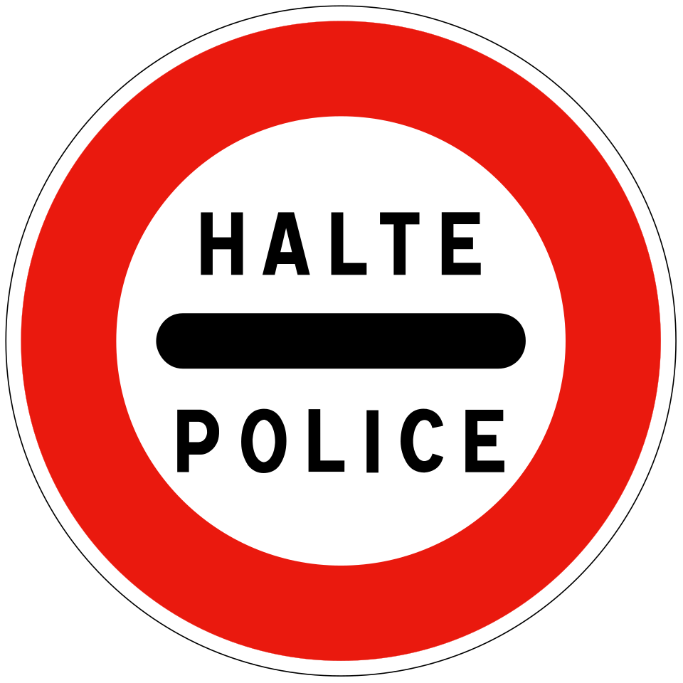 Arrêt au poste de police